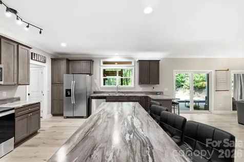 311 Charming Lane Hendersonville NC 28792