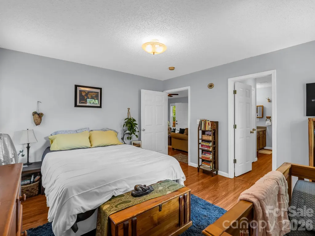 23 Peace Street Asheville NC 28806