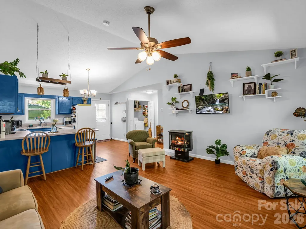 23 Peace Street Asheville NC 28806