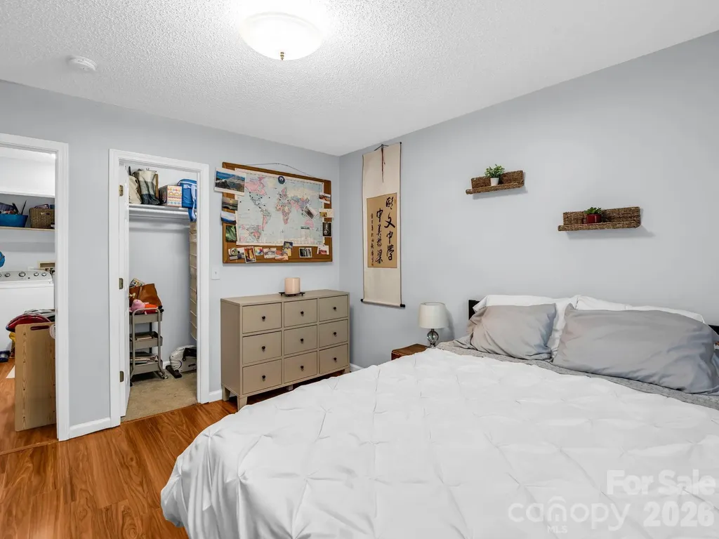23 Peace Street Asheville NC 28806