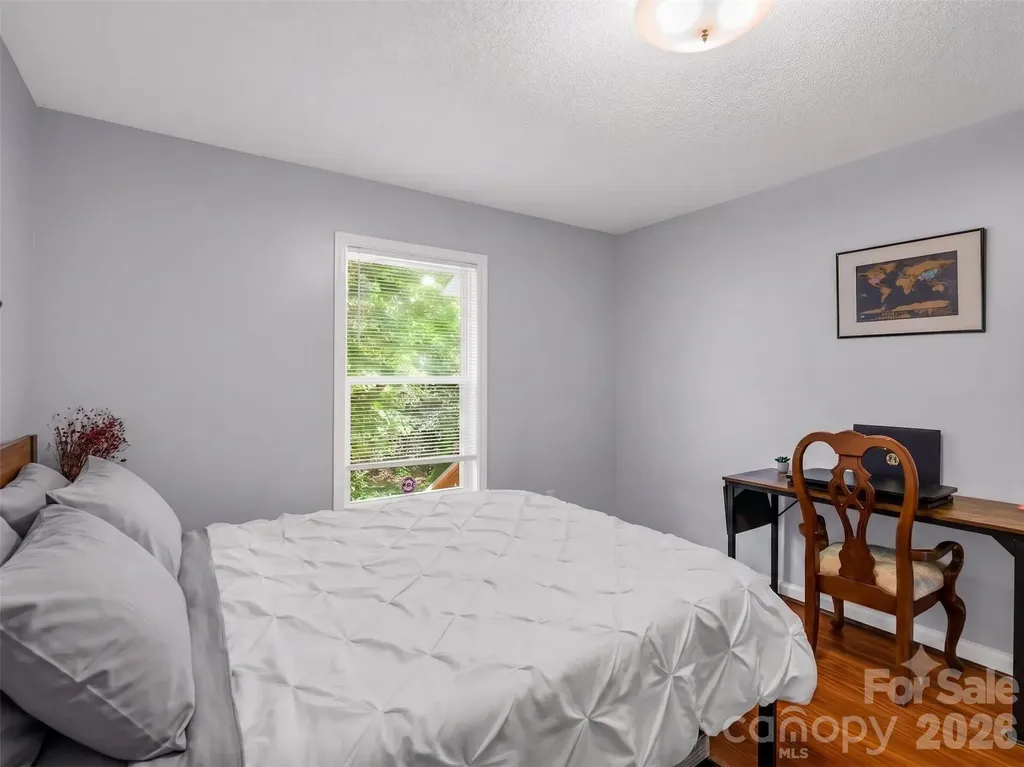 23 Peace Street Asheville NC 28806