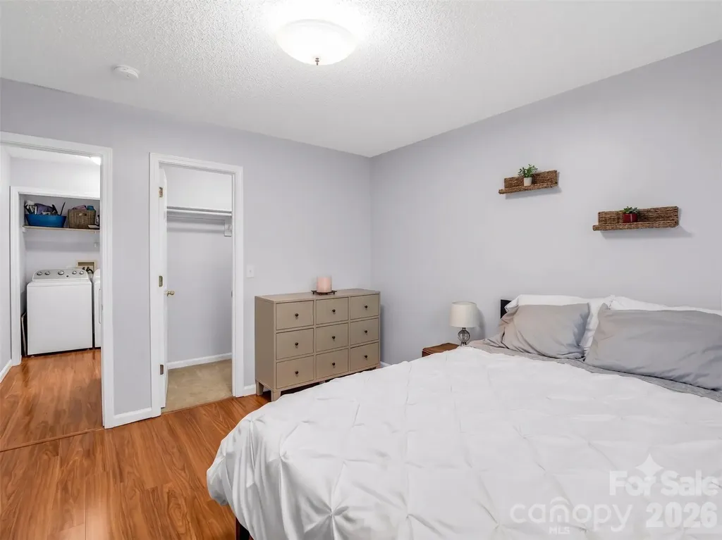 23 Peace Street Asheville NC 28806