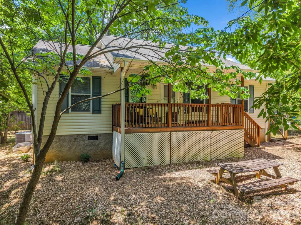 23 Peace Street Asheville NC 28806