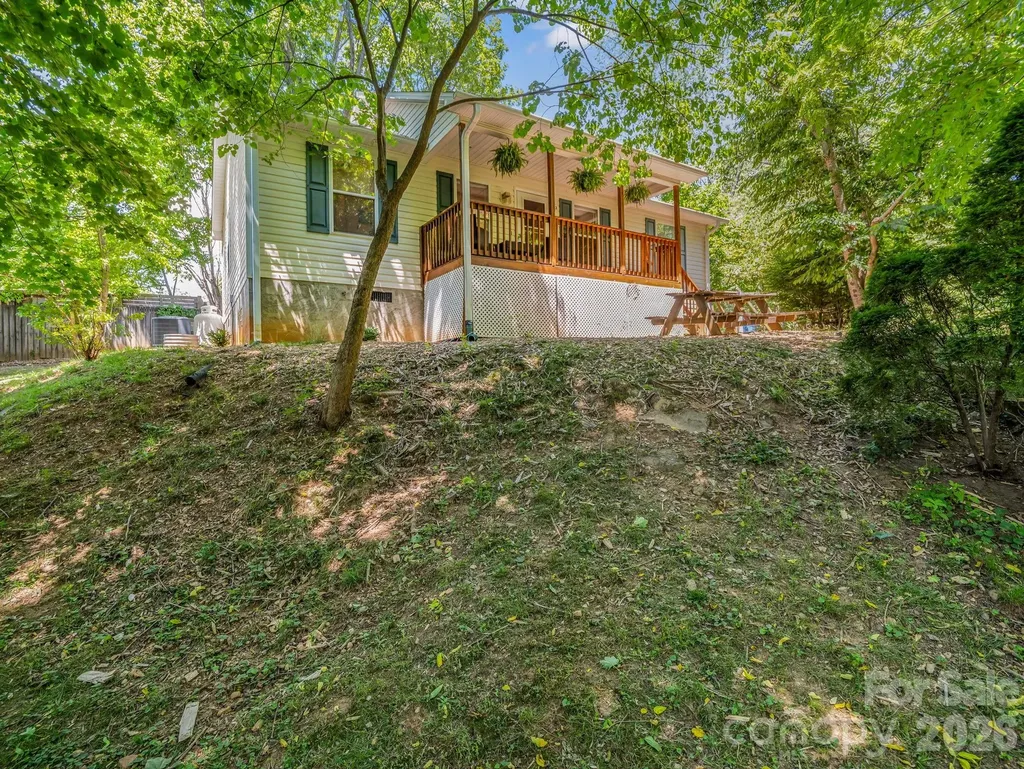 23 Peace Street Asheville NC 28806