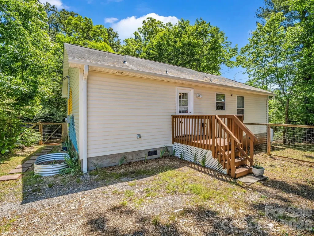 23 Peace Street Asheville NC 28806