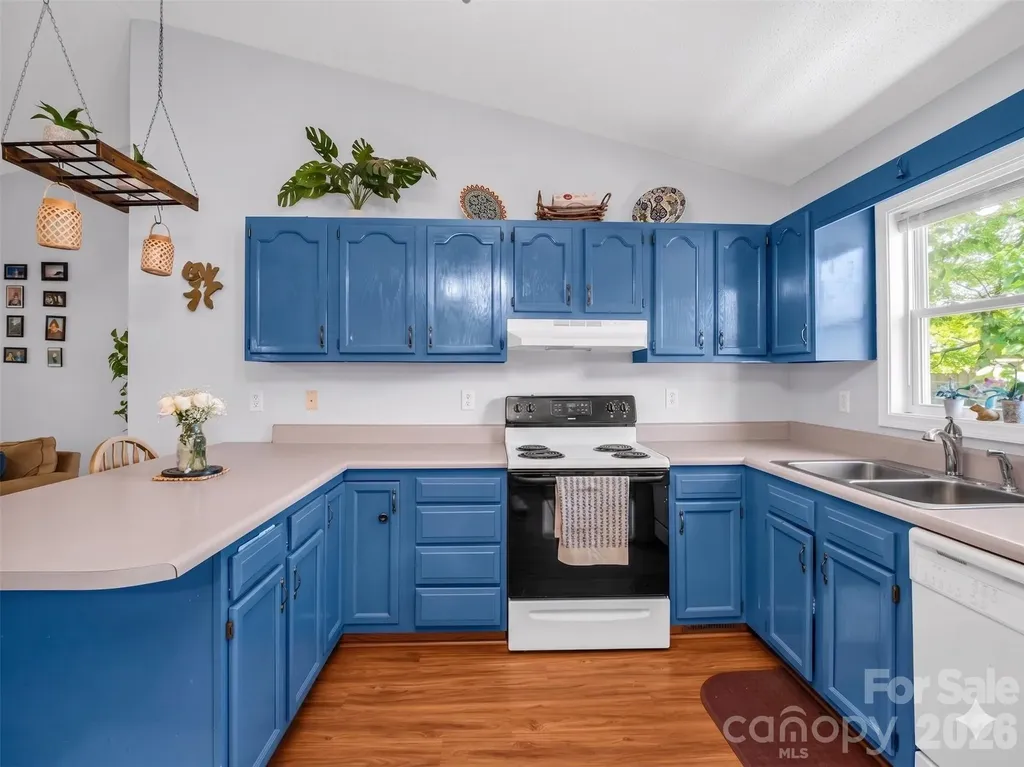 23 Peace Street Asheville NC 28806