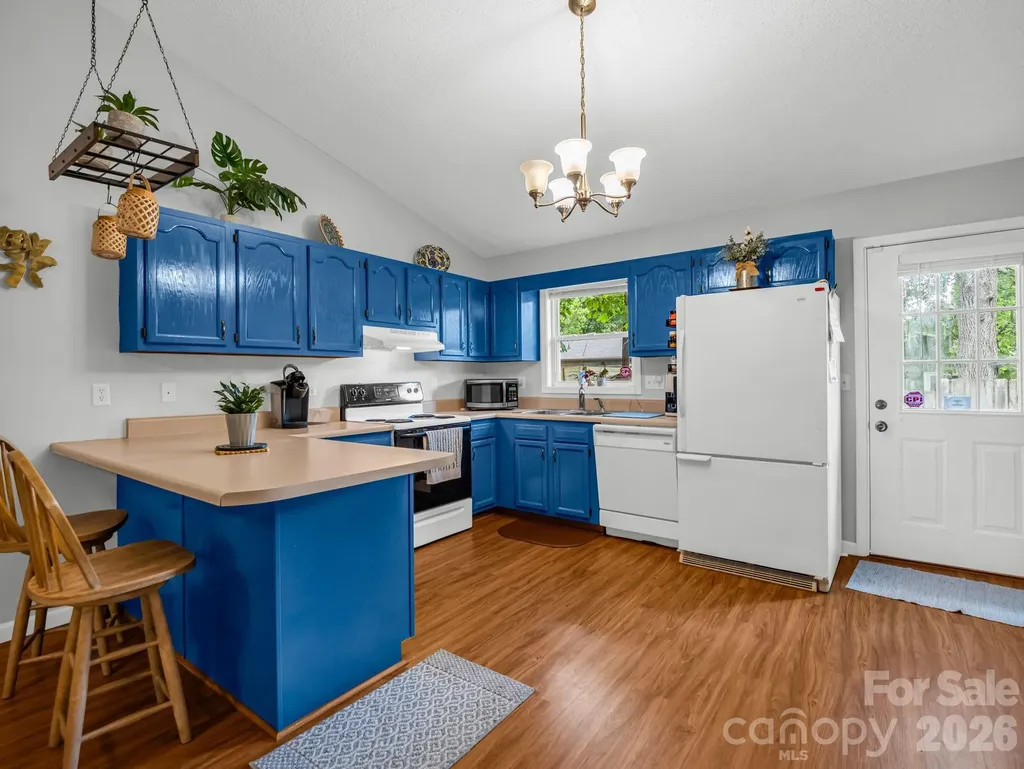 23 Peace Street Asheville NC 28806