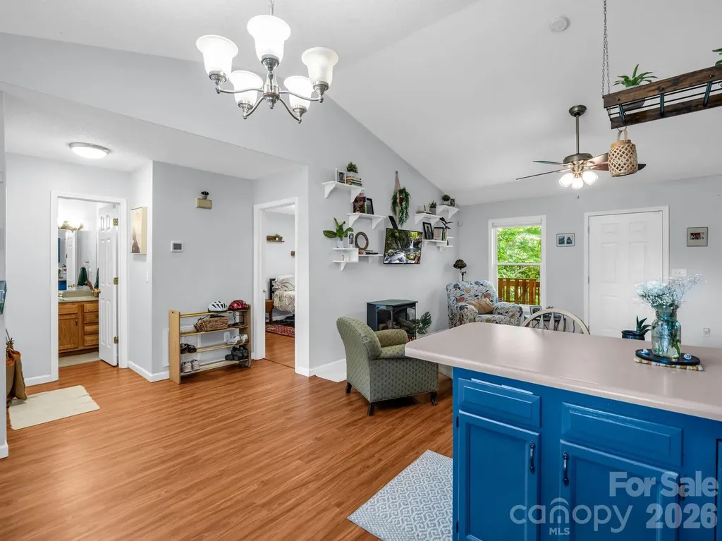 23 Peace Street Asheville NC 28806