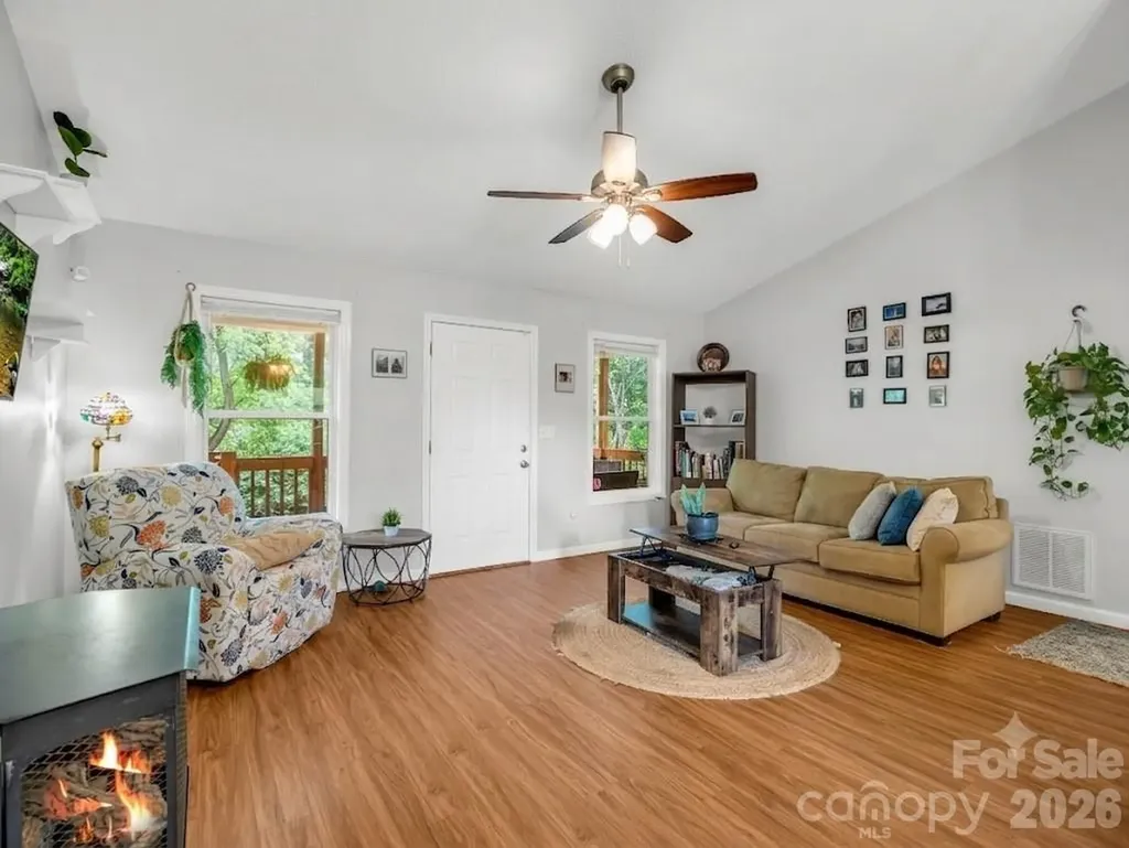 23 Peace Street Asheville NC 28806