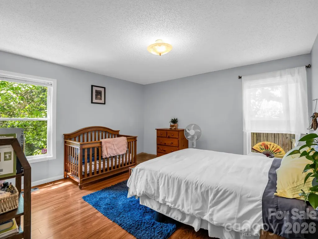 23 Peace Street Asheville NC 28806