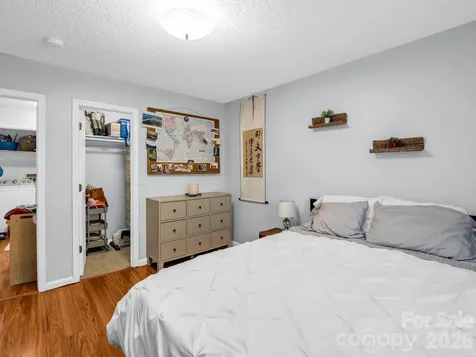 23 Peace Street Asheville NC 28806