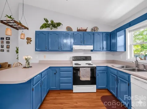 23 Peace Street Asheville NC 28806