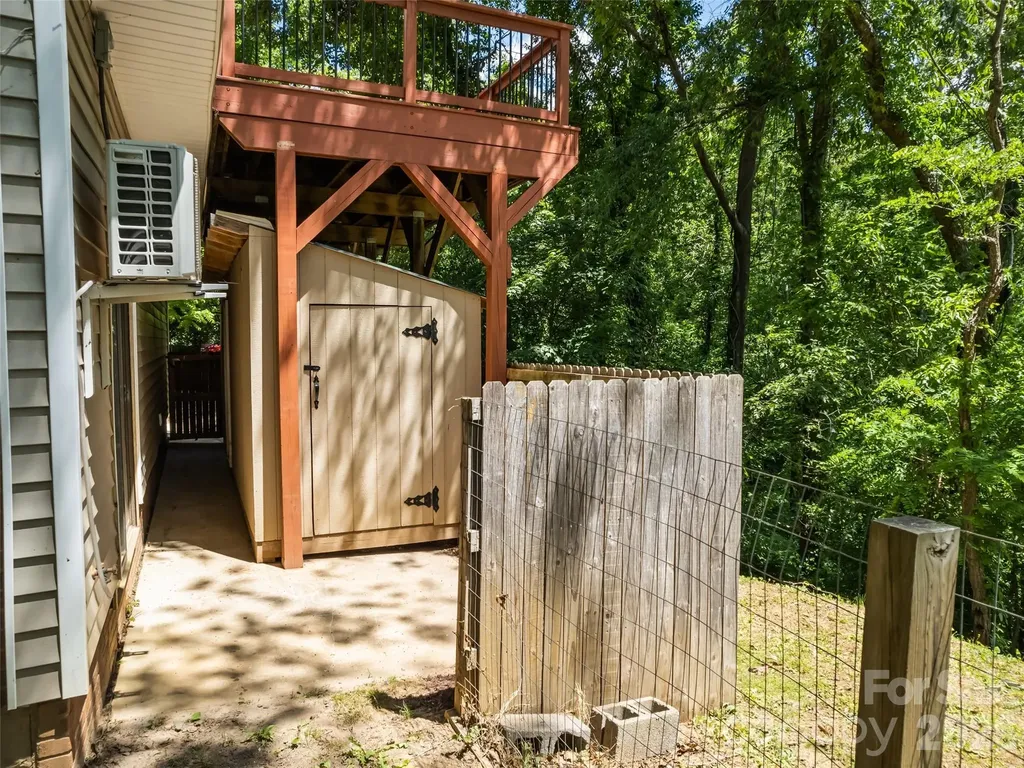 157 Highland Terrace Clyde NC 28721