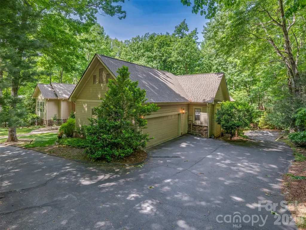 110 Little Cherokee Ridge Hendersonville NC 28739