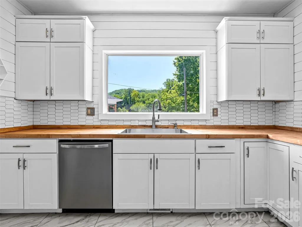 125 Edwards Avenue Swannanoa NC 28778