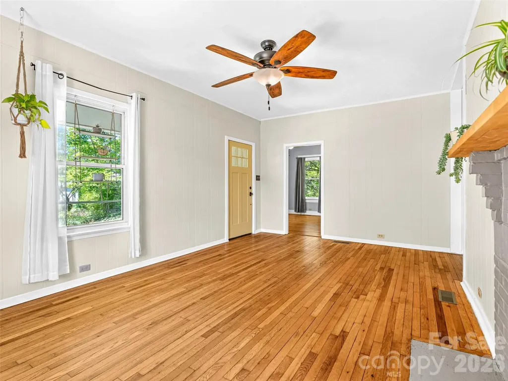 125 Edwards Avenue Swannanoa NC 28778