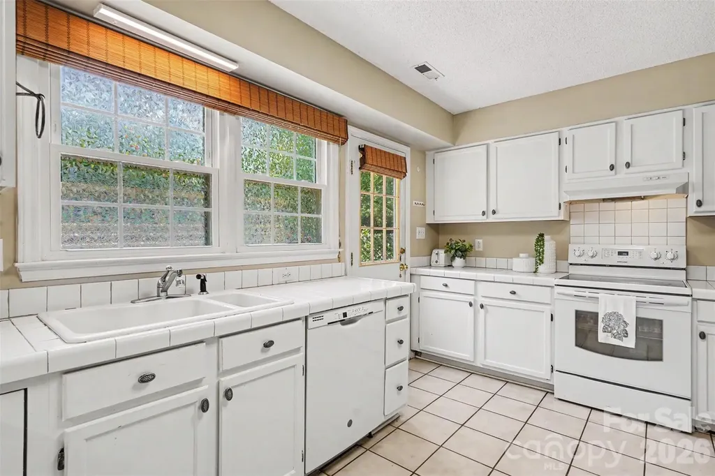 4300 Saxonbury Way Charlotte NC 28269