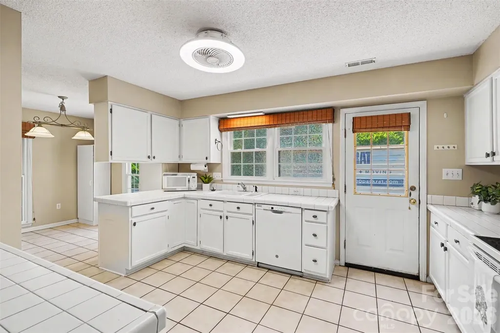 4300 Saxonbury Way Charlotte NC 28269