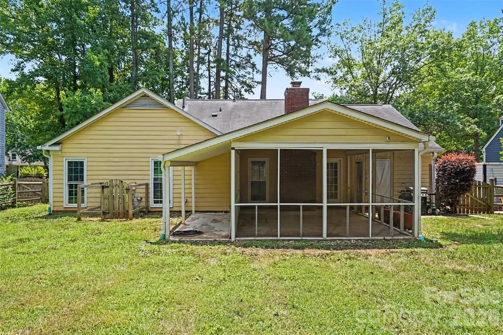 4300 Saxonbury Way Charlotte NC 28269