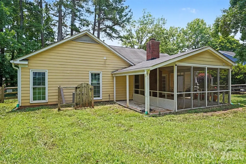 4300 Saxonbury Way Charlotte NC 28269