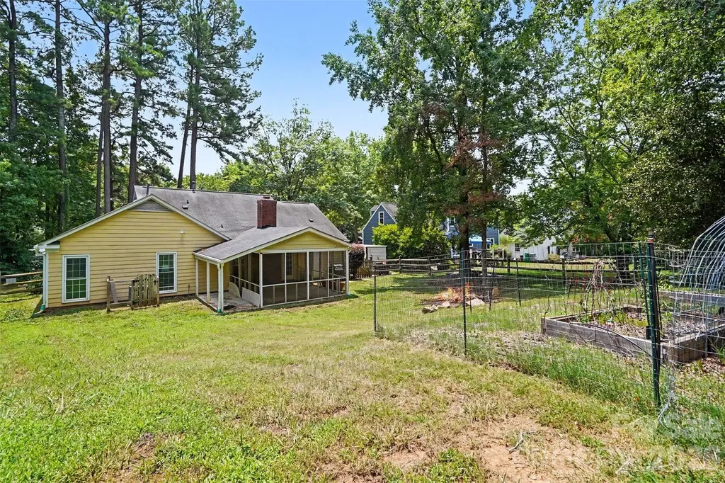 4300 Saxonbury Way Charlotte NC 28269