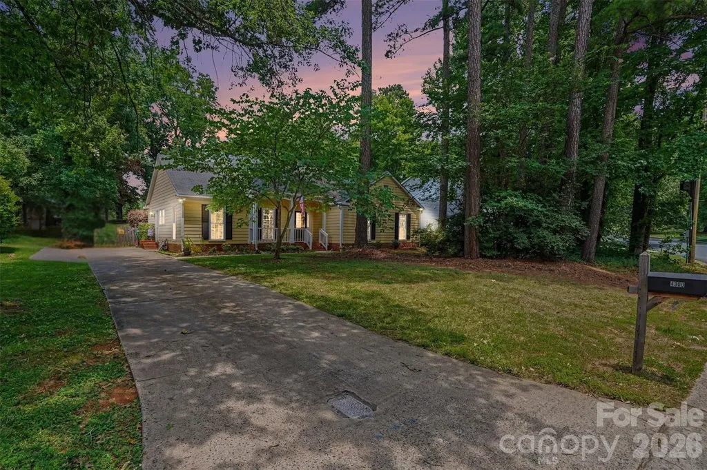 4300 Saxonbury Way Charlotte NC 28269