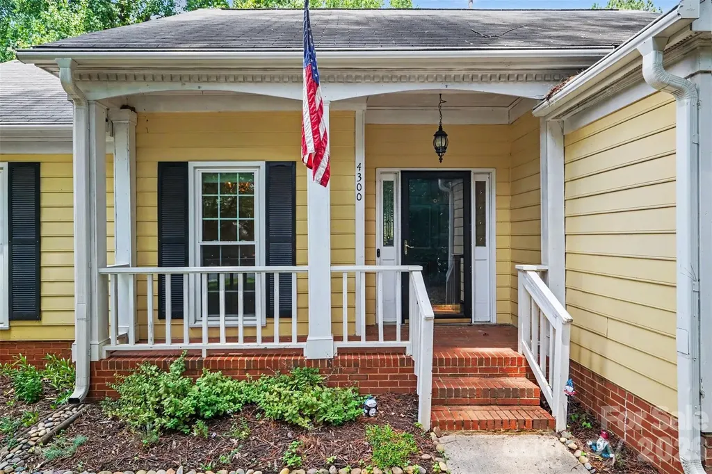 4300 Saxonbury Way Charlotte NC 28269