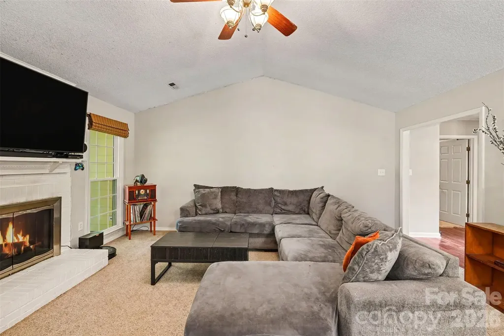 4300 Saxonbury Way Charlotte NC 28269