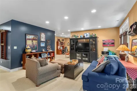 483 Cross Creek Drive Marion NC 28752