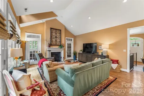 483 Cross Creek Drive Marion NC 28752