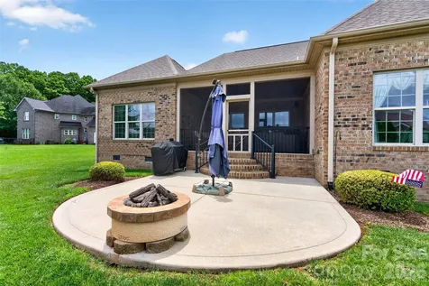 2330 Shiny Leaf Drive Denver NC 28037