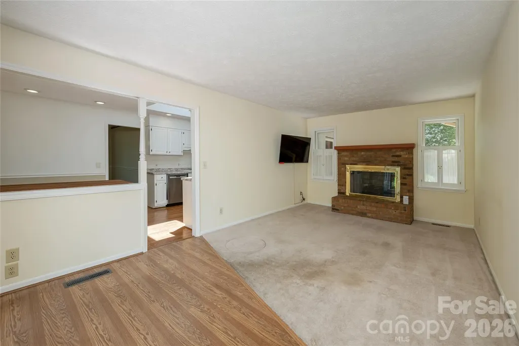 4 Galax Lane Hendersonville NC 28791