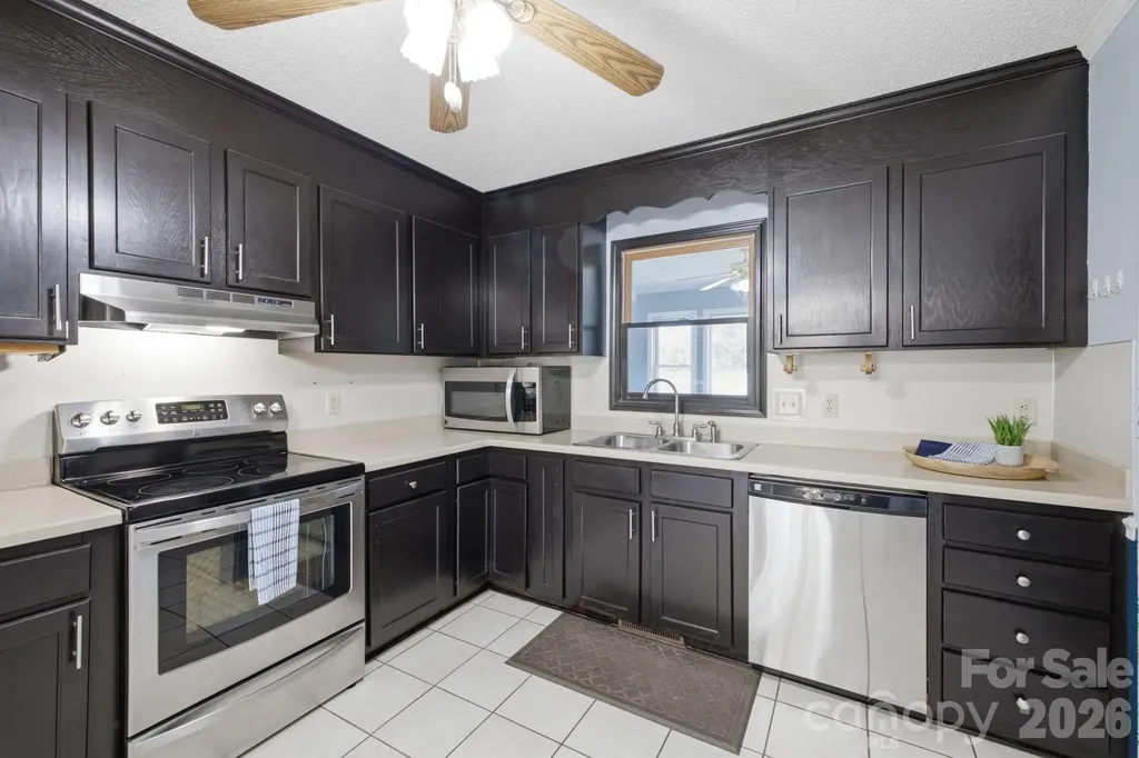 3842 Serenity Drive Hickory NC 28602