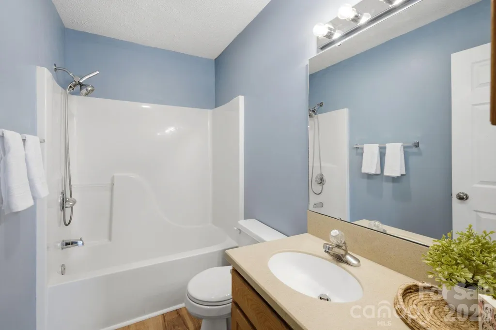 3842 Serenity Drive Hickory NC 28602