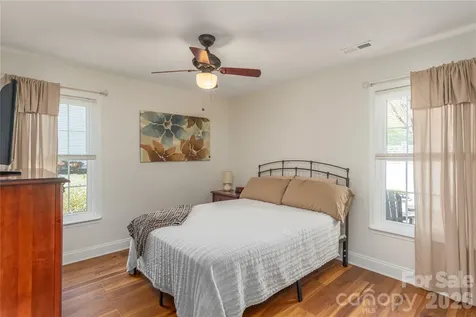 11 Pearl Street Black Mountain NC 28711