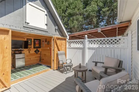 11 Pearl Street Black Mountain NC 28711