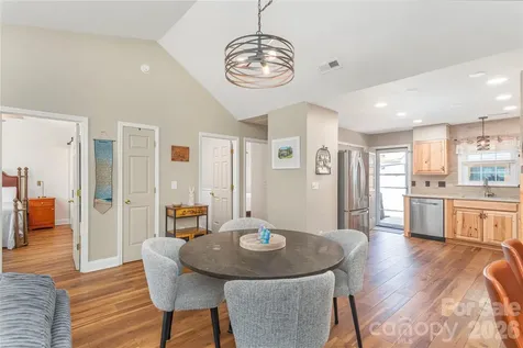 11 Pearl Street Black Mountain NC 28711