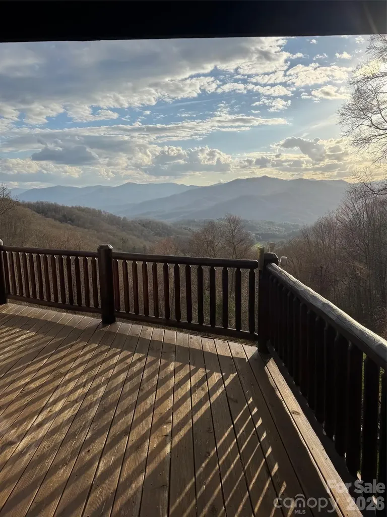 686 Hyacinth Drive Clyde NC 28721
