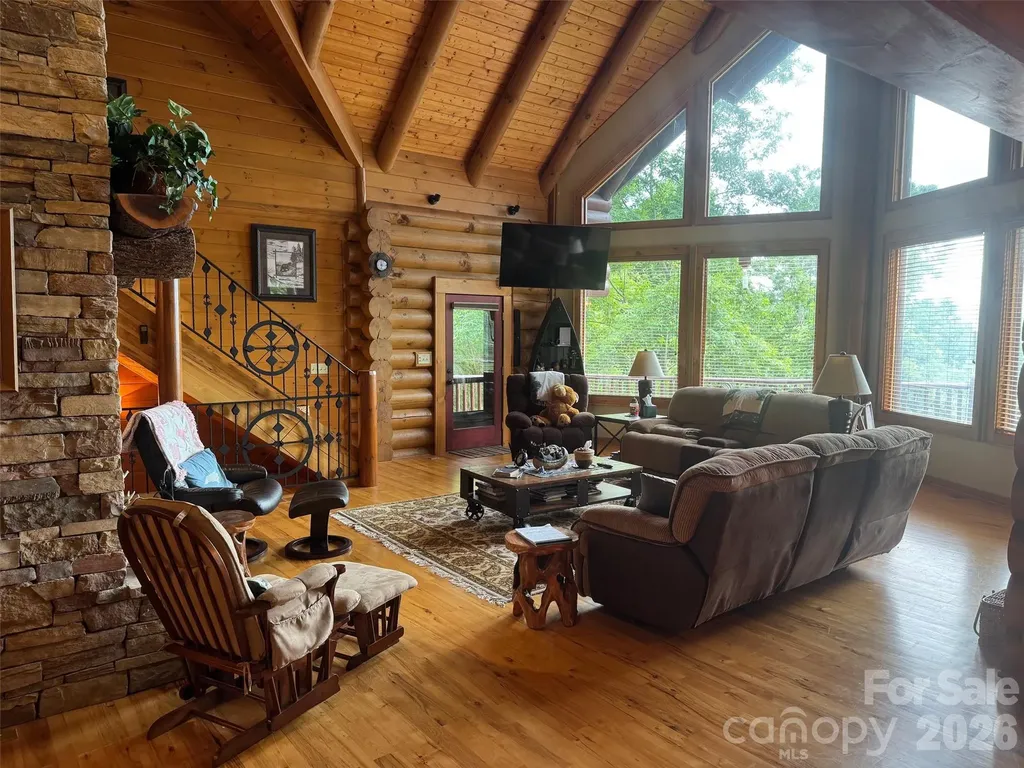 686 Hyacinth Drive Clyde NC 28721