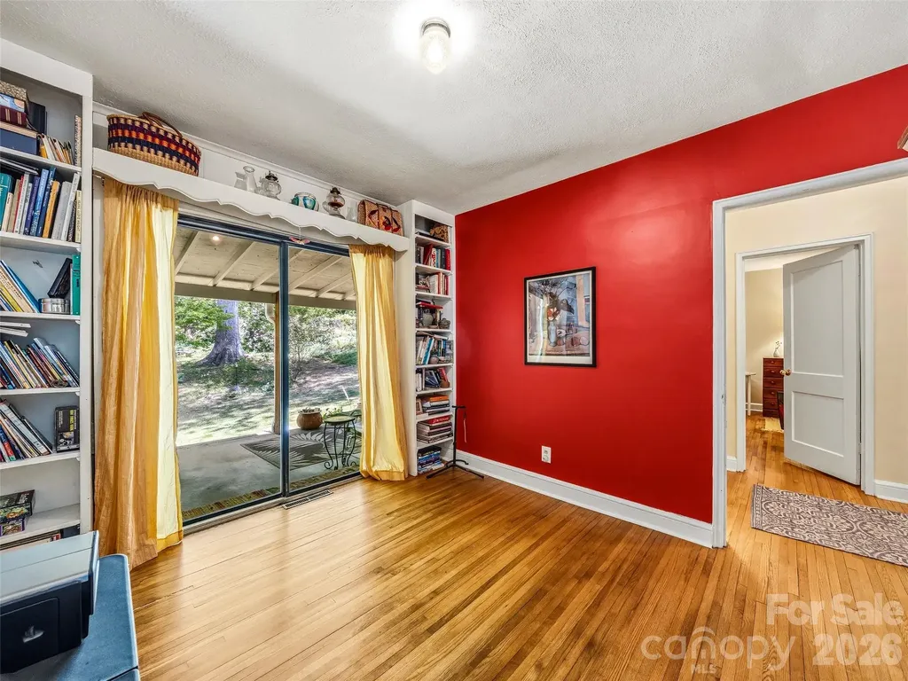 28 Canterbury Road Asheville NC 28805