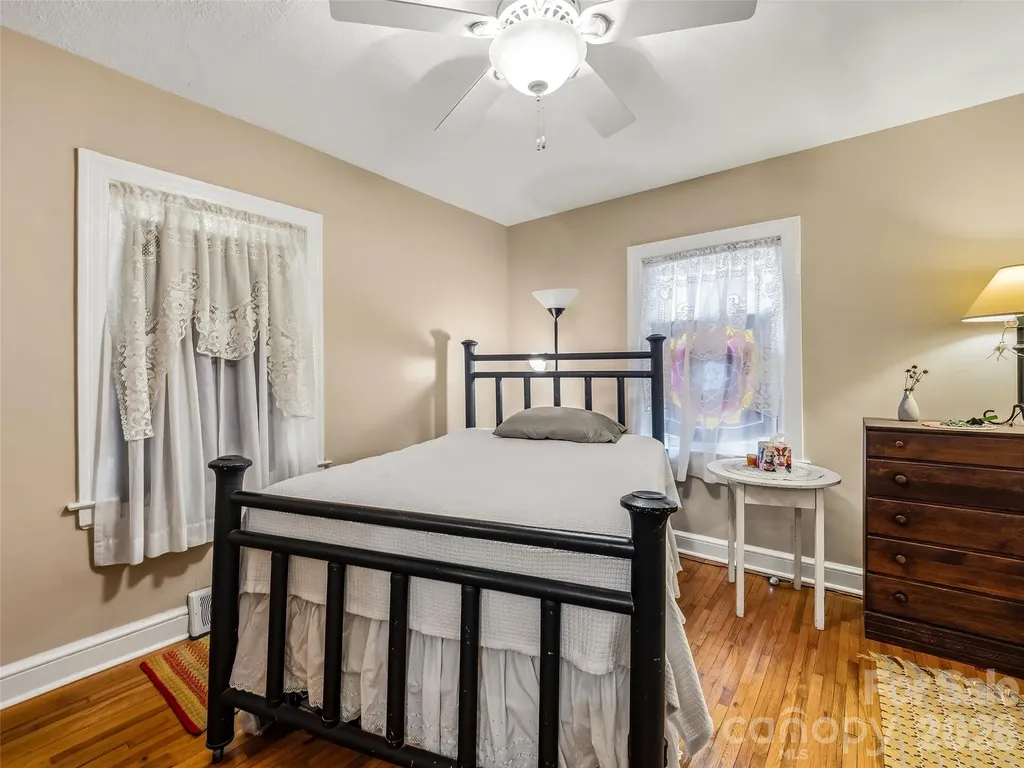 28 Canterbury Road Asheville NC 28805