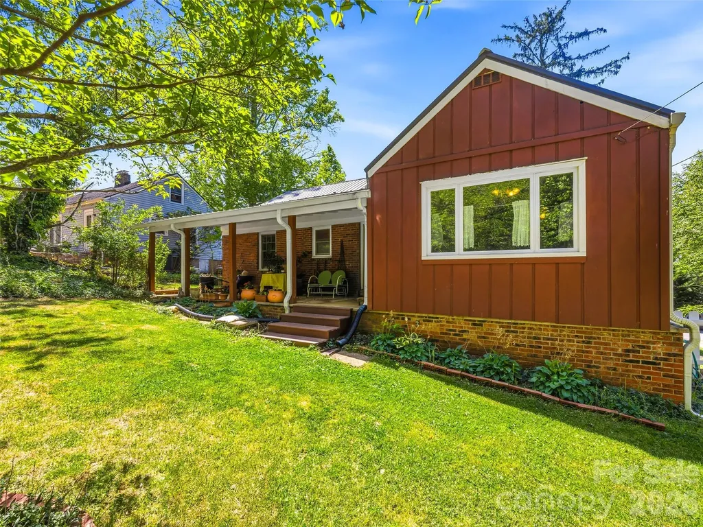 28 Canterbury Road Asheville NC 28805
