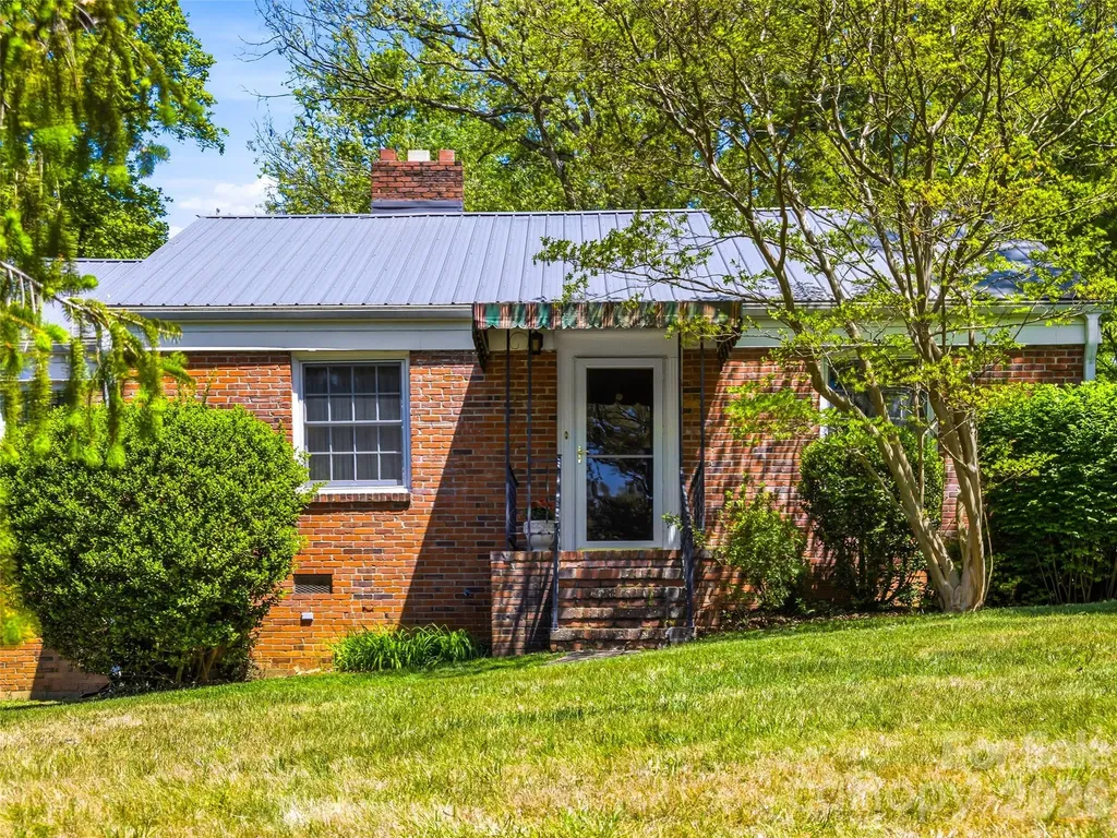 28 Canterbury Road Asheville NC 28805