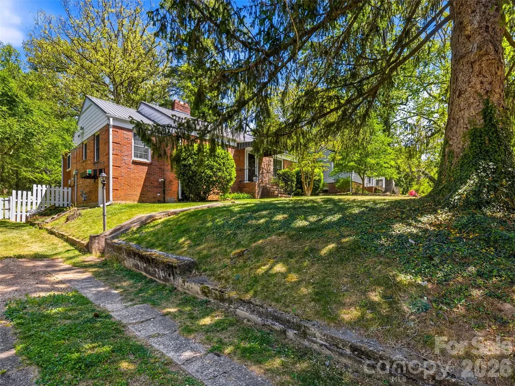 28 Canterbury Road Asheville NC 28805