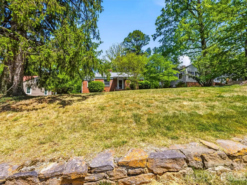 28 Canterbury Road Asheville NC 28805