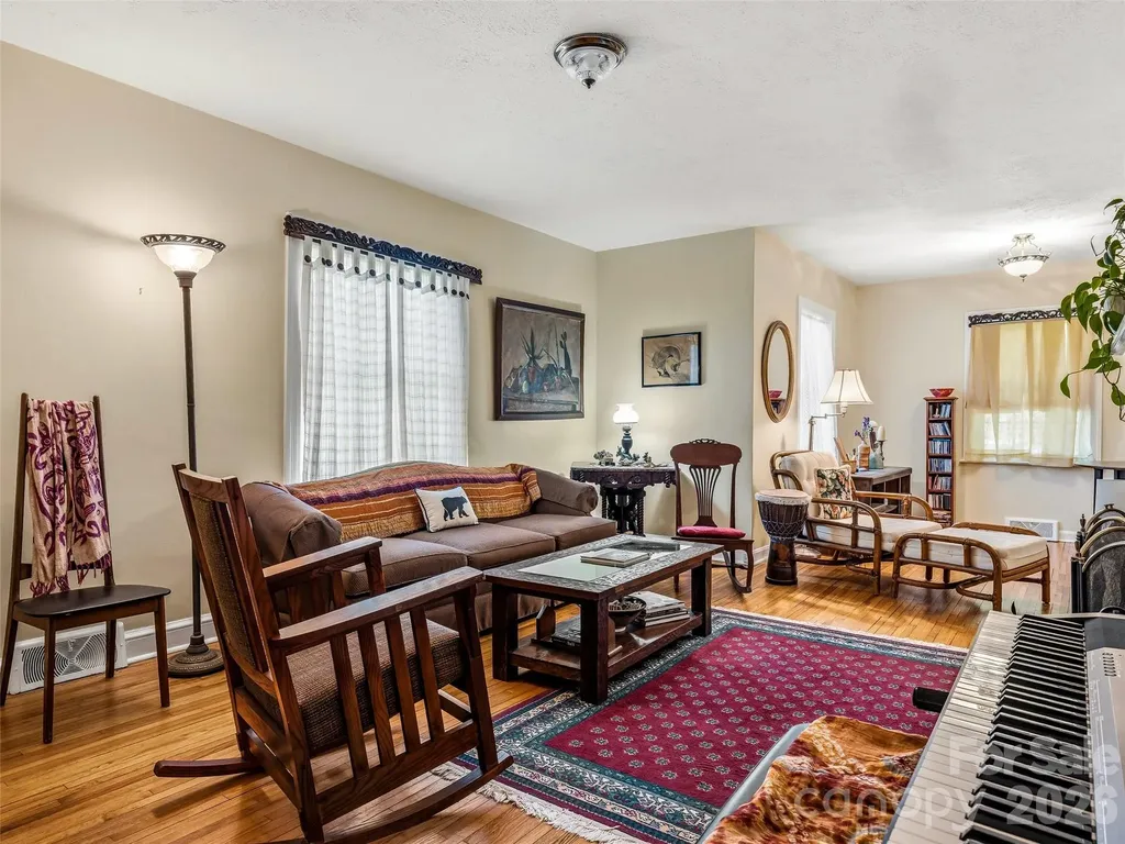 28 Canterbury Road Asheville NC 28805