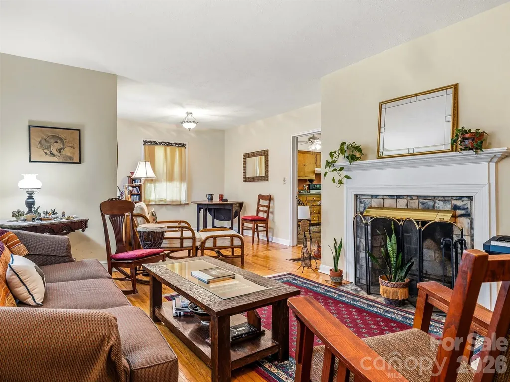 28 Canterbury Road Asheville NC 28805