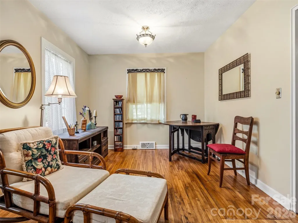 28 Canterbury Road Asheville NC 28805