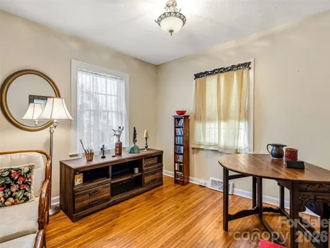 28 Canterbury Road Asheville NC 28805