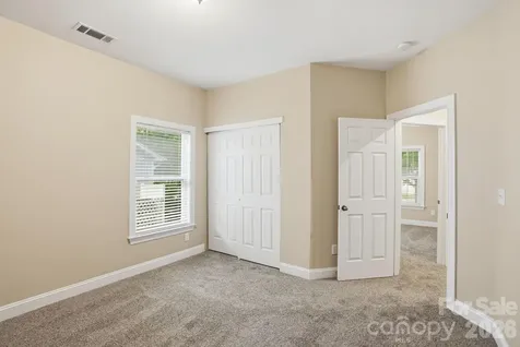 9527 Seamill Road Charlotte NC 28278